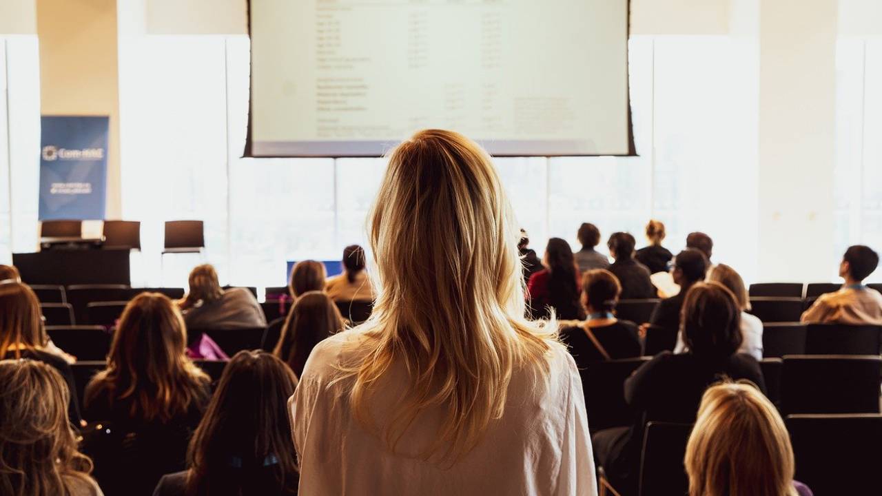 Loughborough Students Review and Practice public speaking